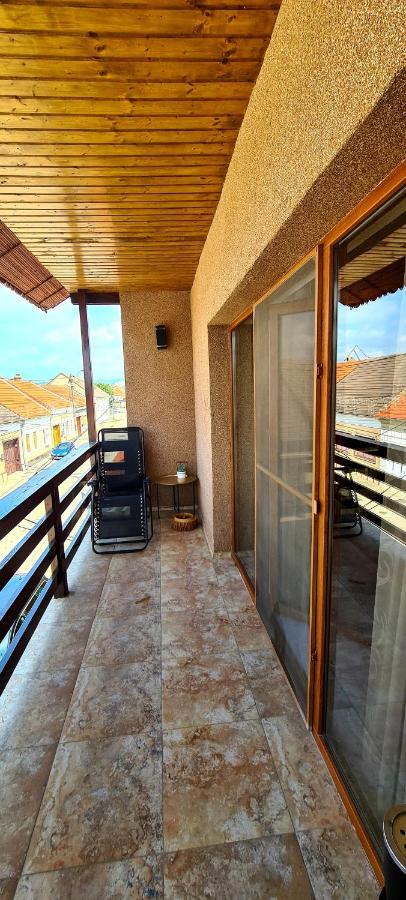 Отель Casa Mio Moldova Noua Экстерьер фото